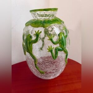 CRACKLE GLASS FROG VASE‎ RELIEF